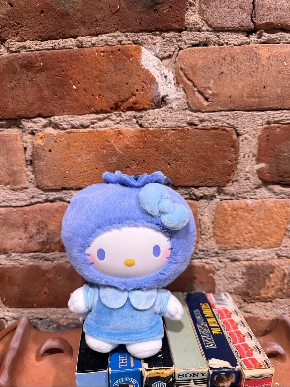 TOPTOY HELLO KITTY SWEET AND SOUR BLUEBERRY BAG CHARM